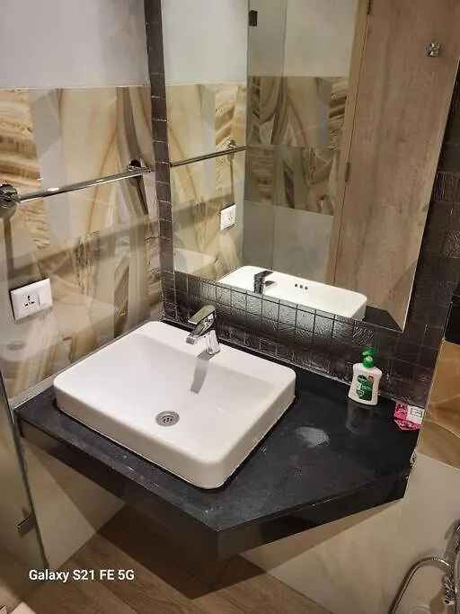 Genz Stay With Bnbbuddy Hosting For 5 Yr Gurgaon. Apartman